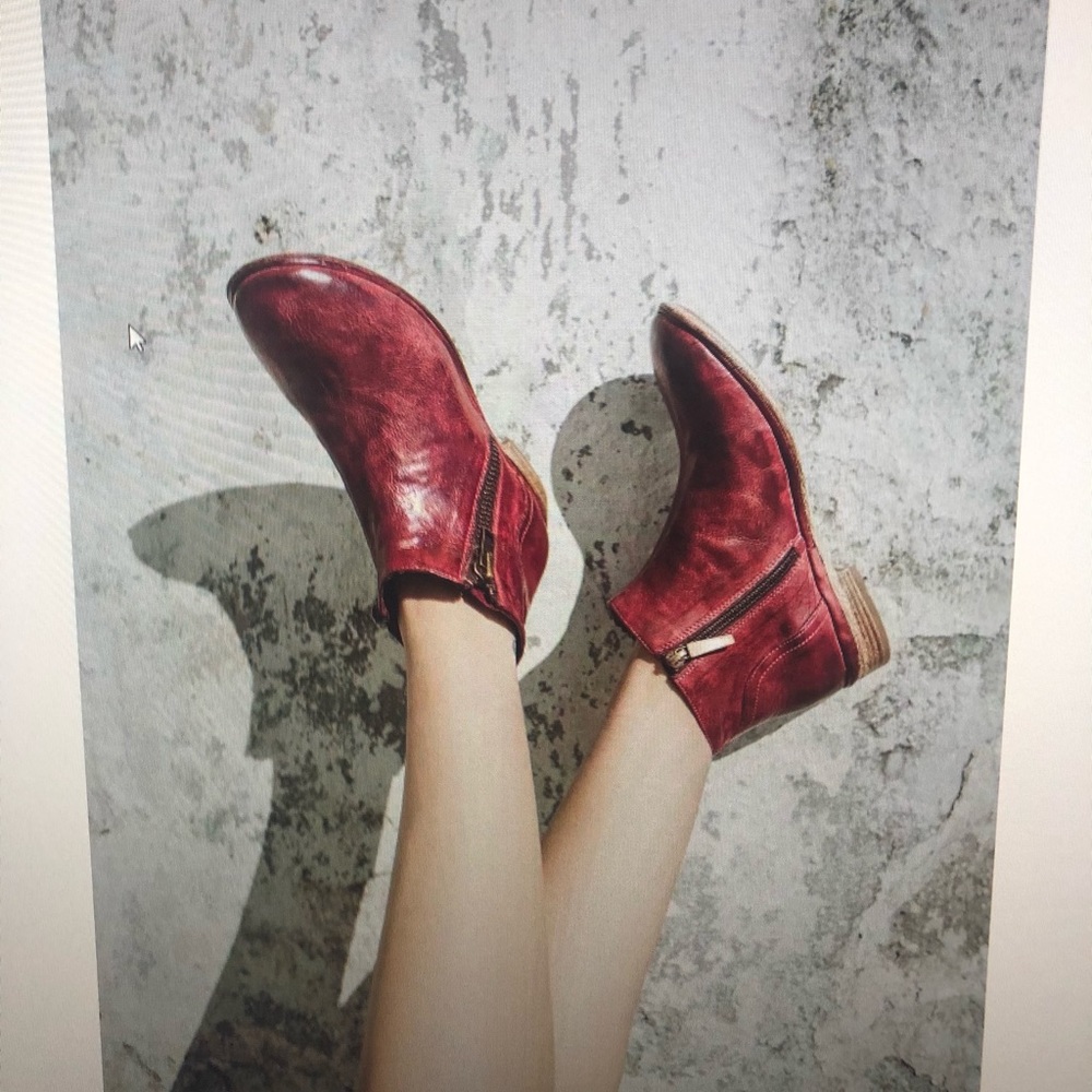 Gidigio 39.5 red ankle boot